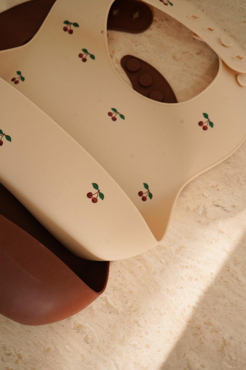 Dinner Time | Kids Konges Sløjd 2 PACK SILICONE BIB Cherry/mocca